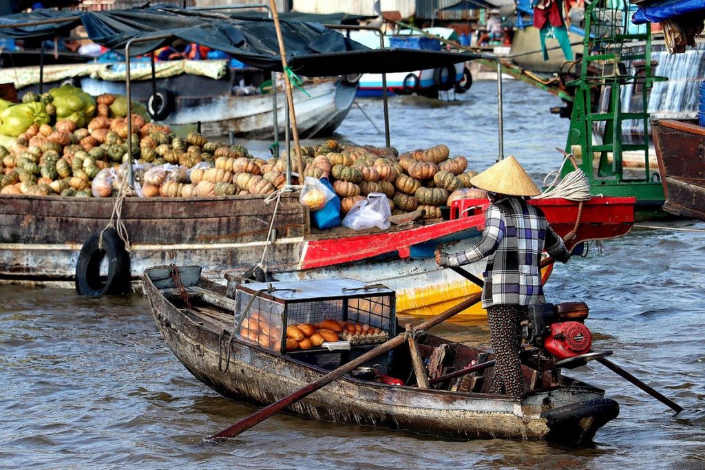 “水上市場”ベトナム西地方(南部)独自の文化
